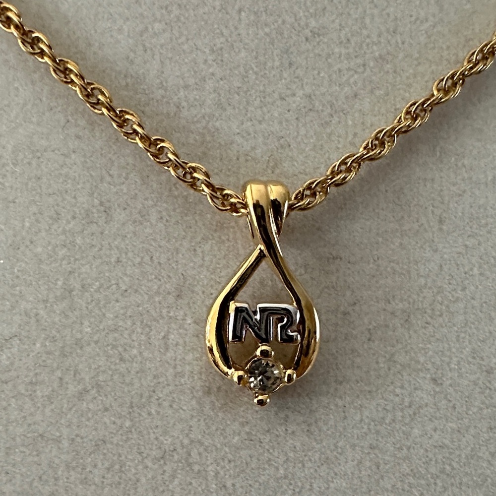 Nina Ricci Elegant Classic Logo Necklace